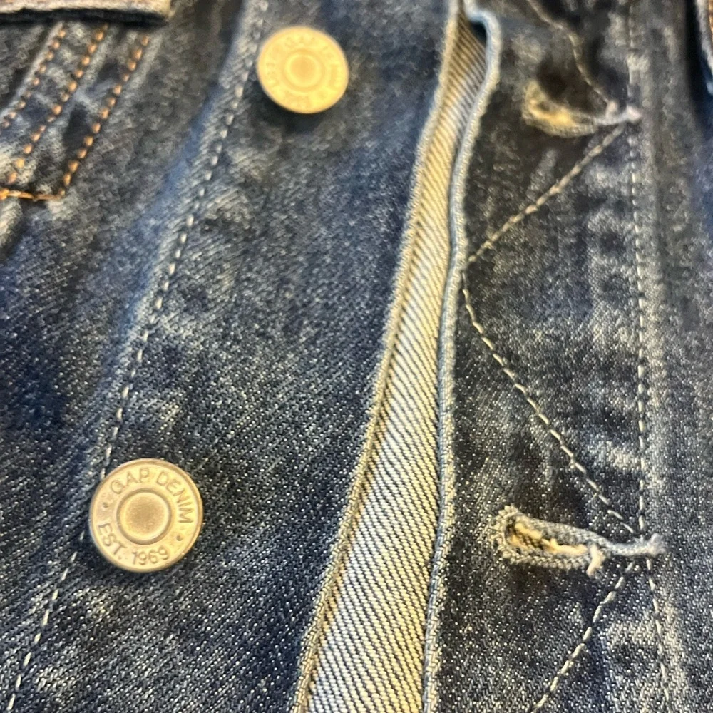 GAP KIDS DENIM JACKET- toddler size 5- like new